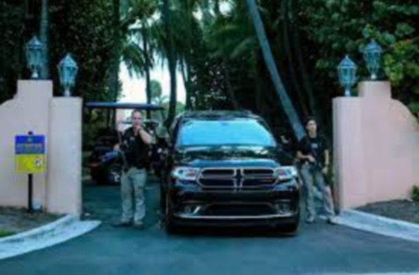 20 cars and 30 investigators in Trump's house.. Republicans consider this politicizing the Ministry of Justice